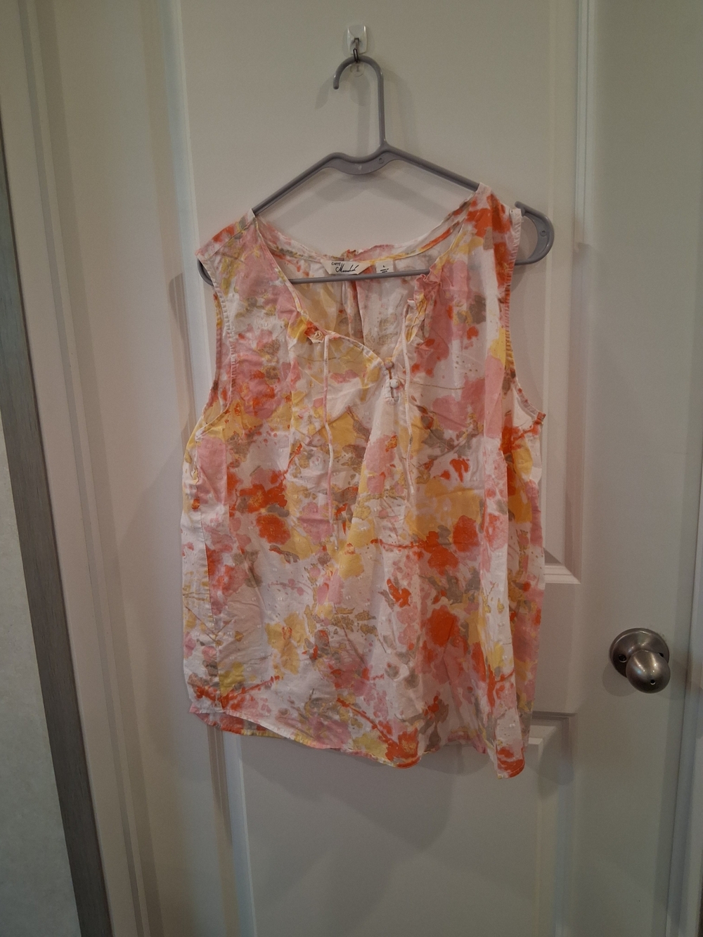 Caffe Sleeveless Floral V-Neck Blouse in Orange, Yellow & Pink Size Large